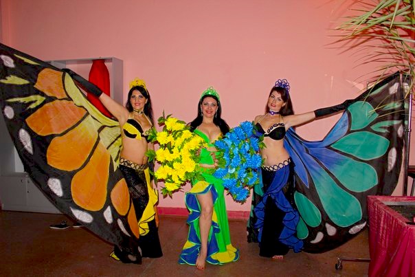 Музыка для танца бабочек. Танец бабочек. Крылья для танца бабочек в детский сад. Костюм бабочки для танца. Танец бабочек в детском саду.